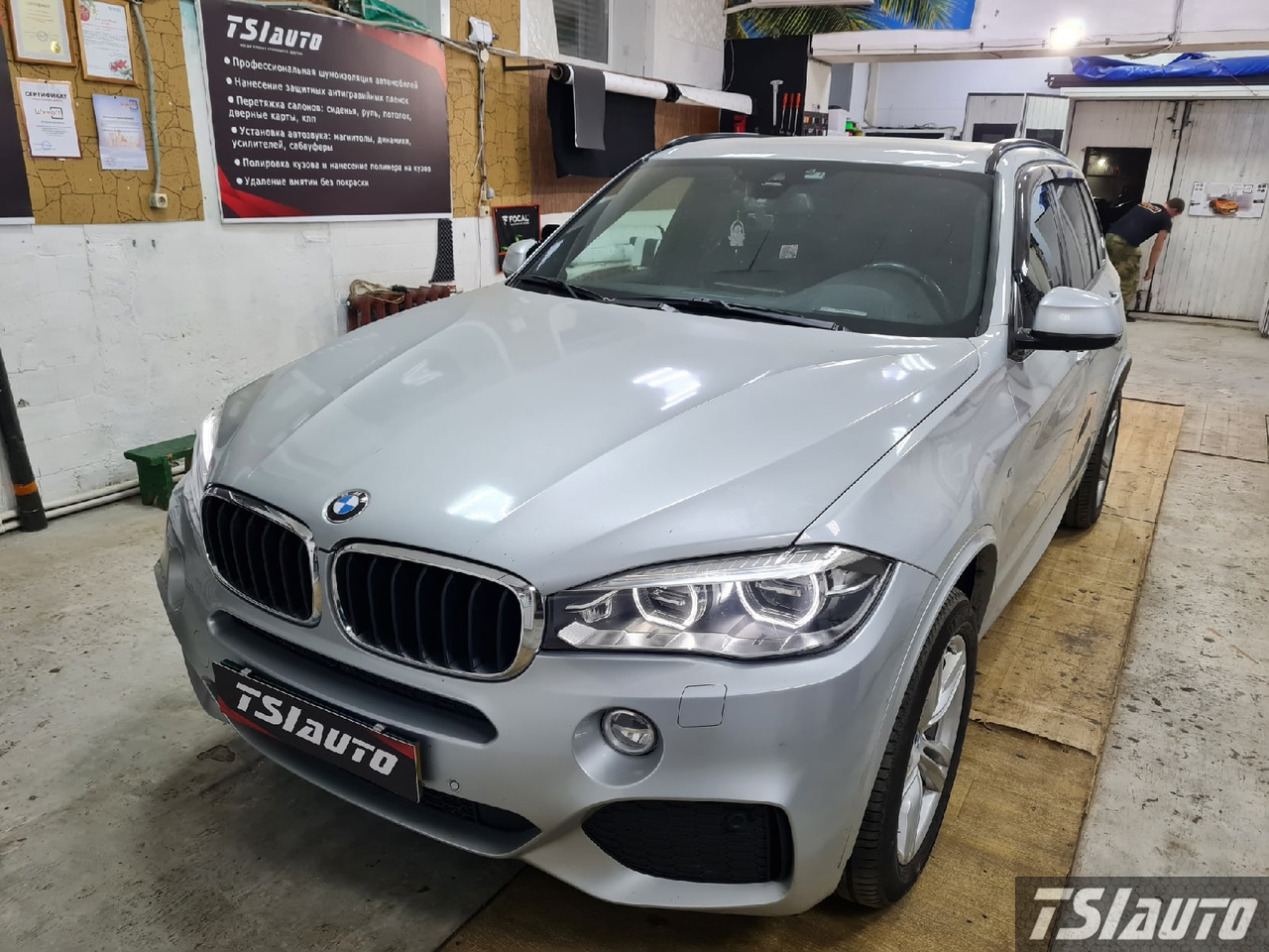 Правильная шумоизоляция BMW X5 (F15) в Алматы