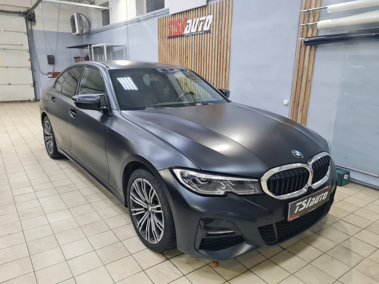 Оклейка матовой пленкой BMW 3 в Алматы