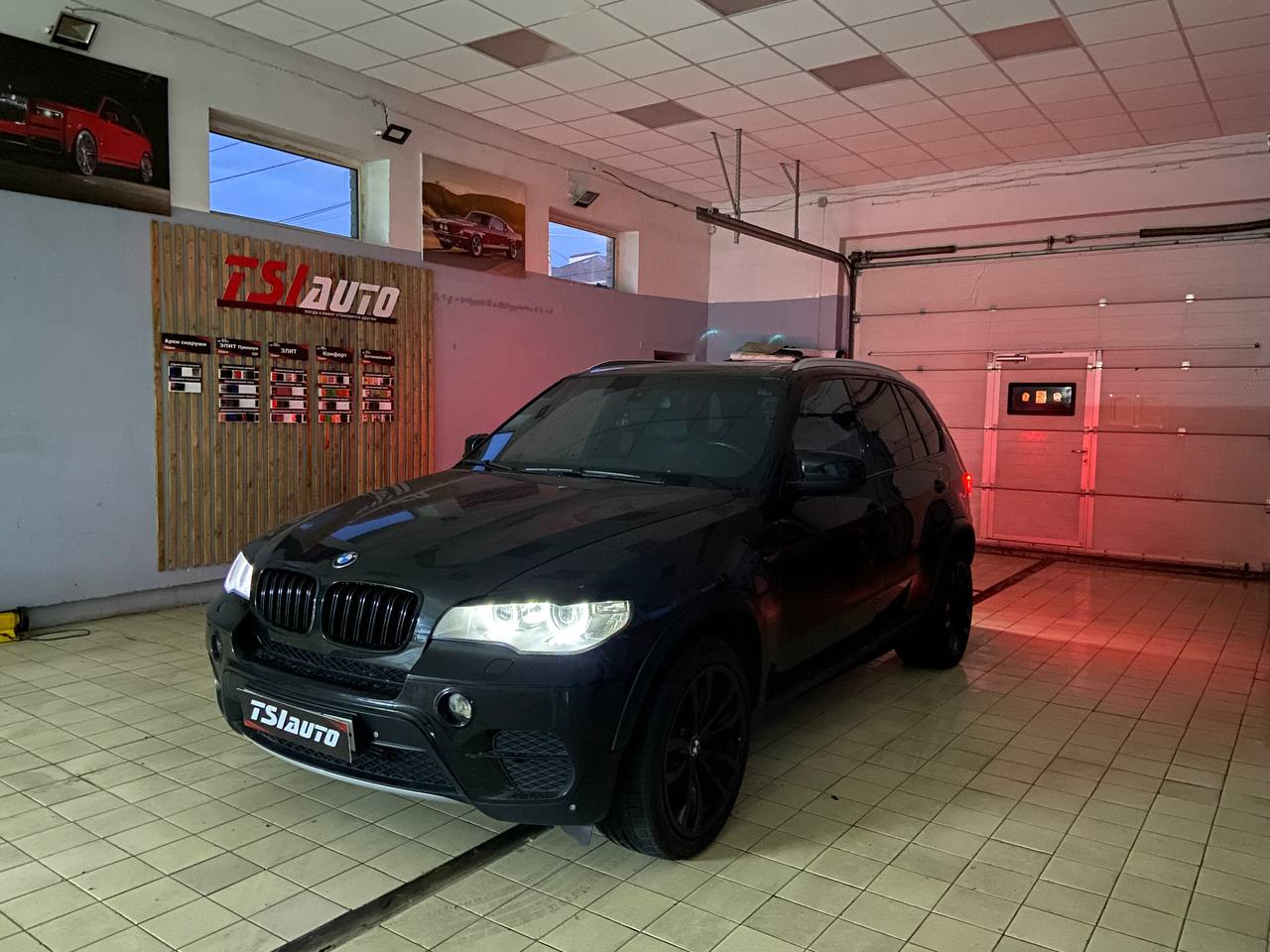 Контурная подсветка салона BMW X5 E70 с управлением фото и цена установки