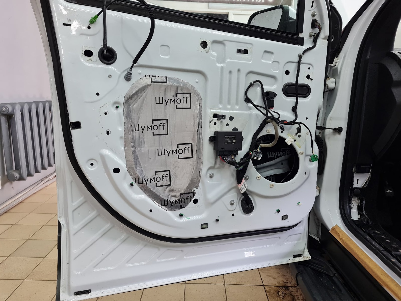 двери армирующий слой технологические отверстия 2 слой шумоизоляция Ford Explorer
