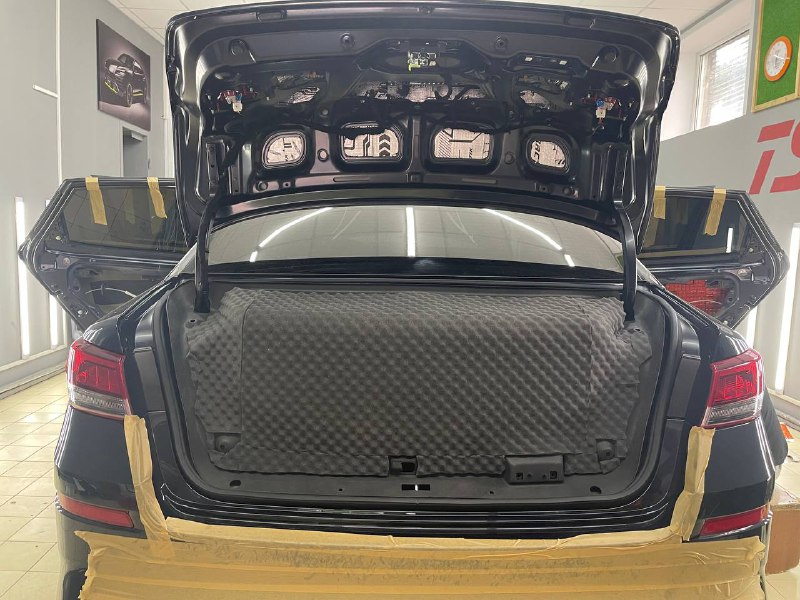 Крышка багажника шумоизоляция Kia Optima вибро антискрип фото, обшивка шумопоглотитель