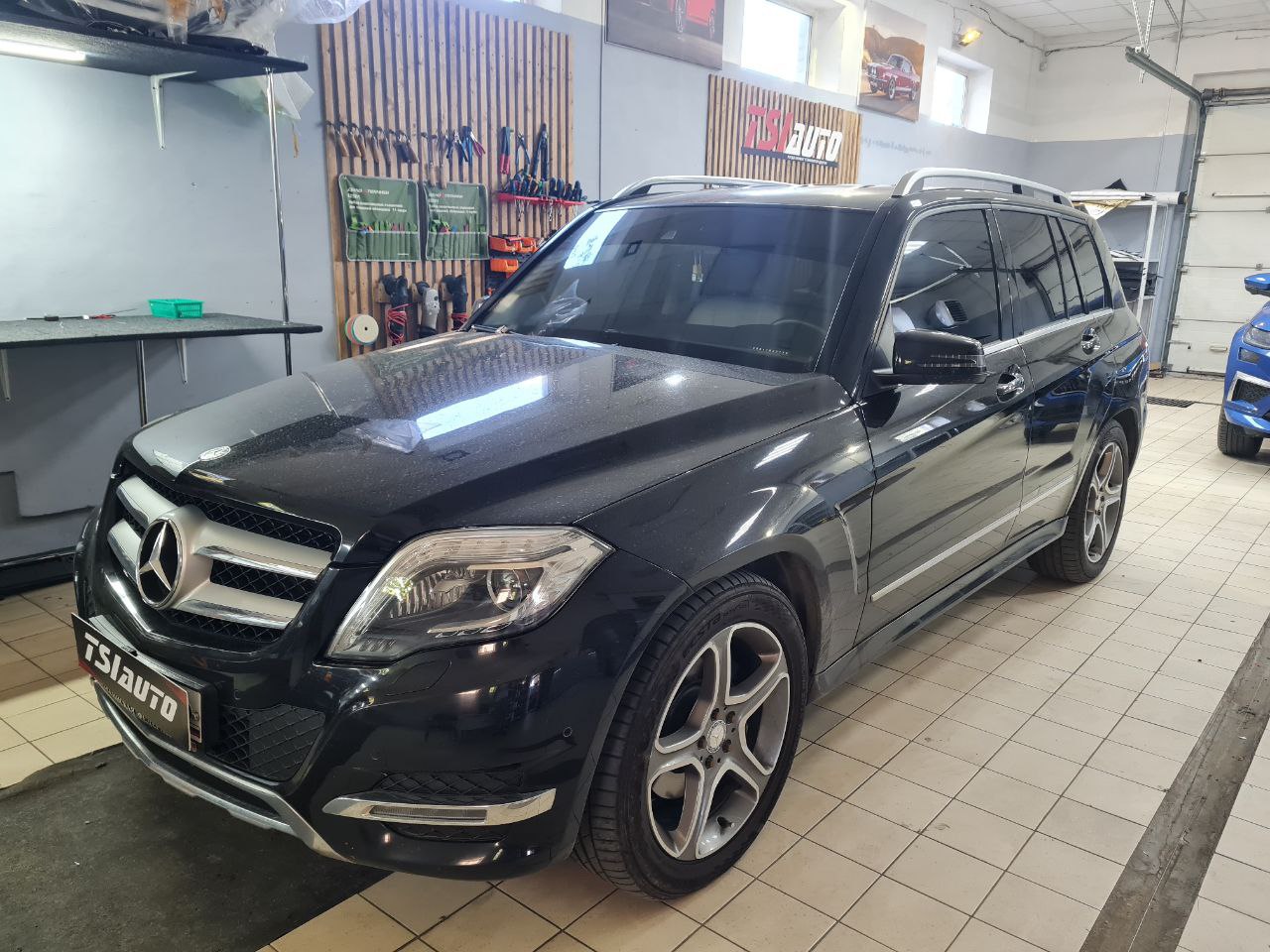 Установка подсветки салона в Mercedes GLK в Алматы