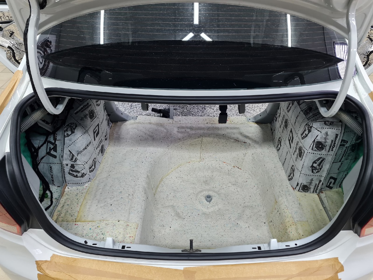 Шумоизоляция багажник 2 слой шумопоглотитель арки комбинированный Volkswagen Polo 5