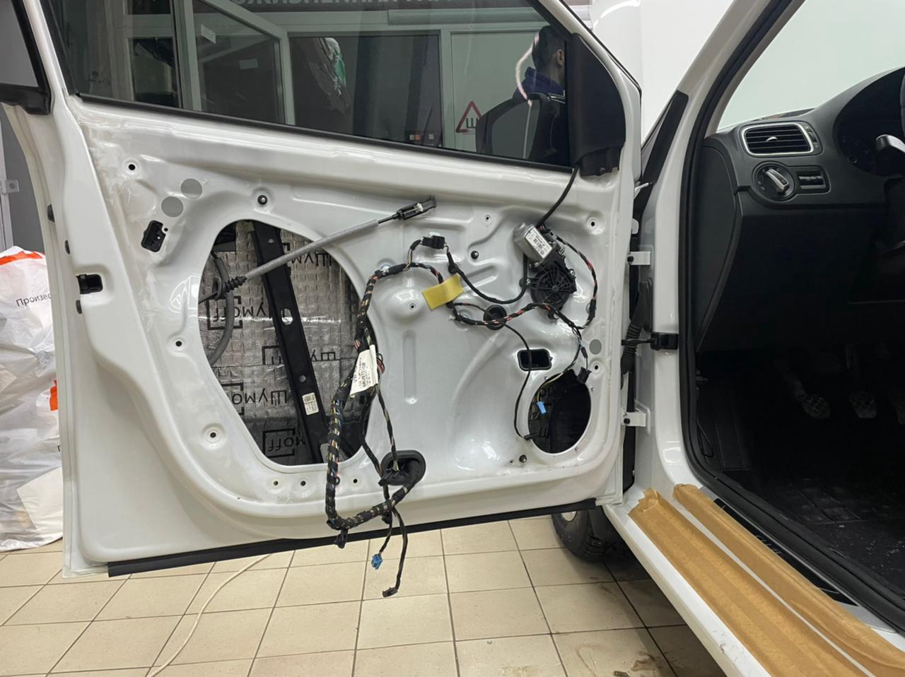 Шумоизоляция двери 1слой шумо Volkswagen Polo