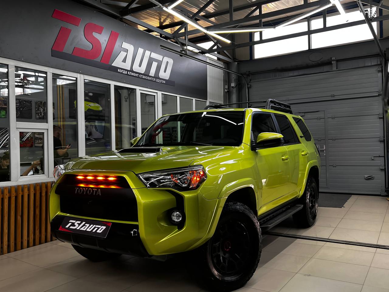 Полная оклейка защитной пленкой кузова Toyota 4runner фото и цены