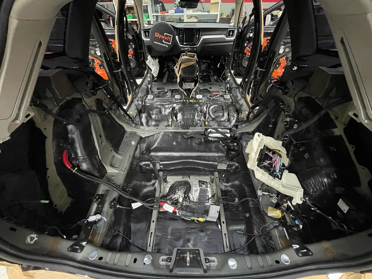 Шумоизоляция Volvo XC60 Багажник 2 слой шумопоглотитель 3